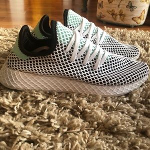 ADIDAS DEERUPT RUNNERS